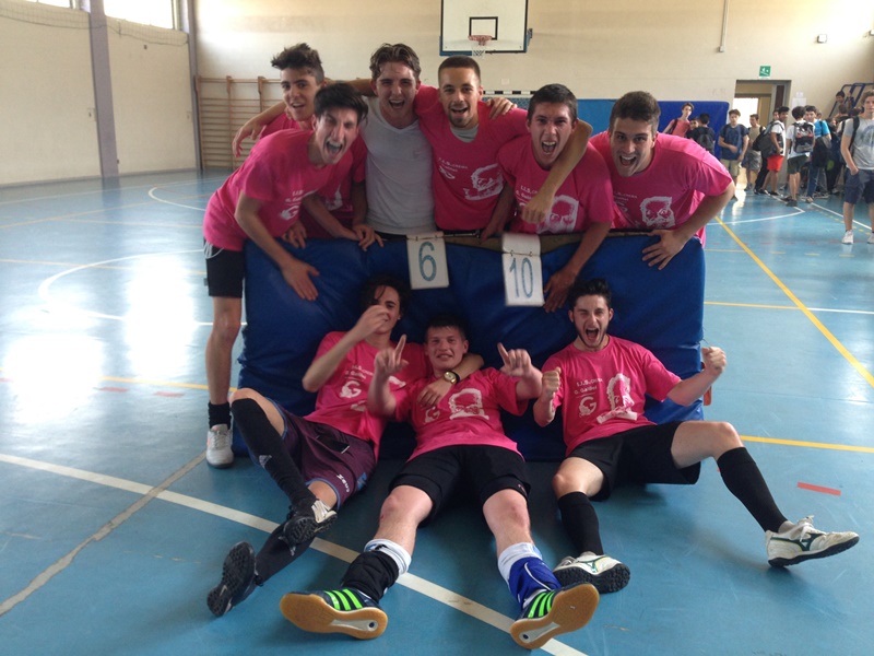 prima foto-Campioni triennio calcetto.JPG